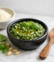 Bazilika un priežu riekstu mērce (pesto)