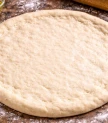 Plānā picas mīkla
