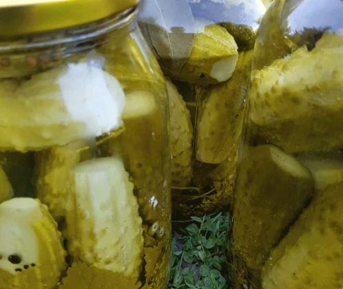 Marinēti gurķi ar trīsreizēju pārliešanu
