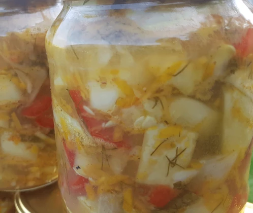 Kabaču salāti ar korejiešu burkāniem