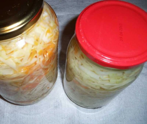 Marinēti kāposti burciņās