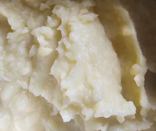 Kartupeļu biezenis ar sviestu un olas dzeltenumu