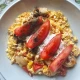 Omelete ar sālītu speķi, tomātu un krējumu