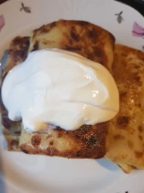 Plānās pankūkas, pildītas ar biezpienu