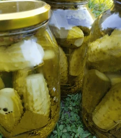 Marinēti gurķi ar trīsreizēju pārliešanu