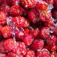 Saldētas zemenes: garšīgs un veselīgs gardums