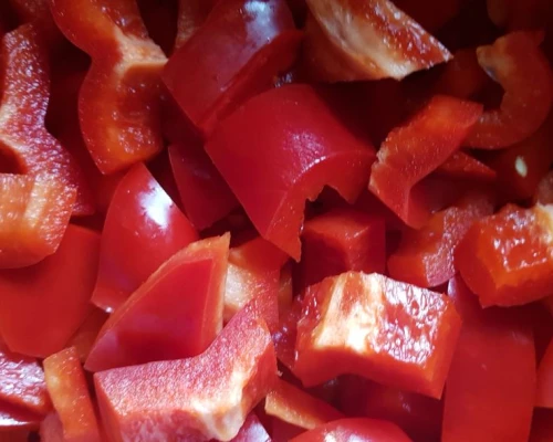 Sarkanā paprika: šķirnes, uzturvērtība un izmantošana virtuvē